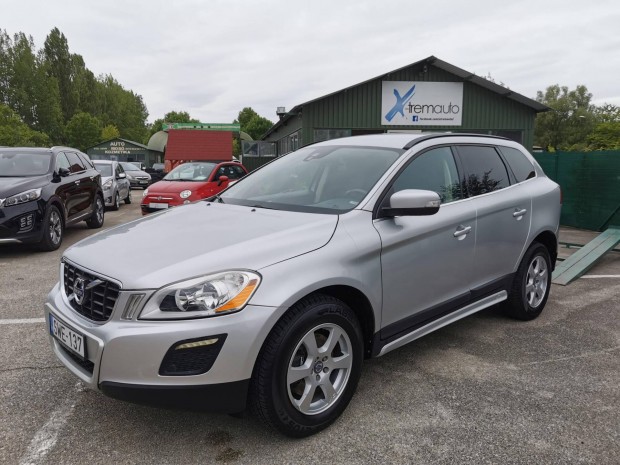 Volvo XC60 2.0 D [D3] Momentum FWD